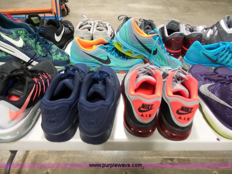 image for item AM9713 (25) pairs of mens shoes