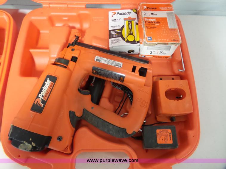 image for item AM9741 (2) Paslode cordless nail/stapler guns