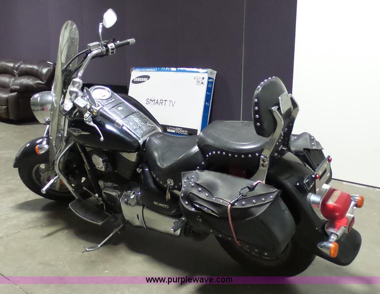 image for item AO9867 2005 Suzuki VL1500 boulevard motorcycle