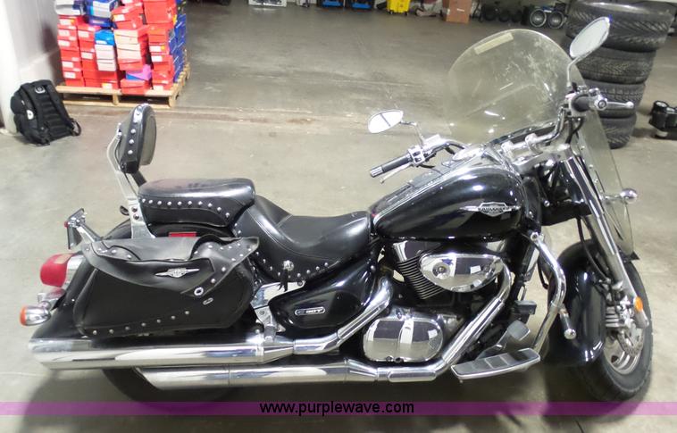 image for item AO9867 2005 Suzuki VL1500 boulevard motorcycle