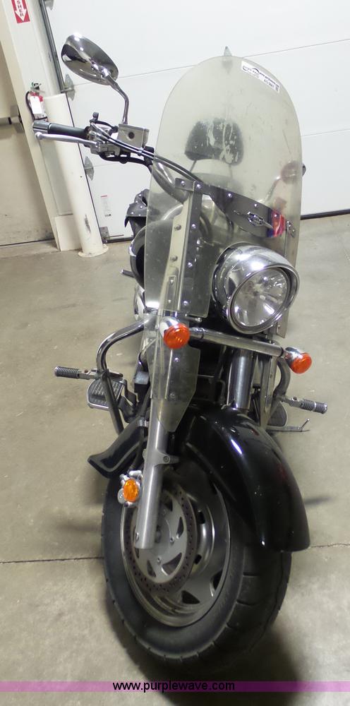 image for item AO9867 2005 Suzuki VL1500 boulevard motorcycle