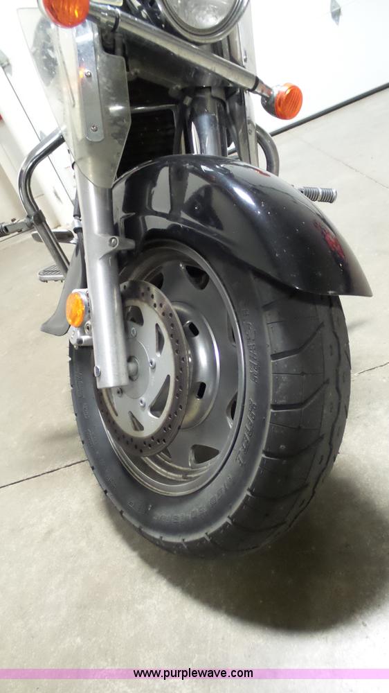 image for item AO9867 2005 Suzuki VL1500 boulevard motorcycle