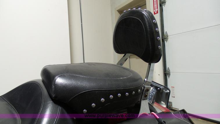 image for item AO9867 2005 Suzuki VL1500 boulevard motorcycle