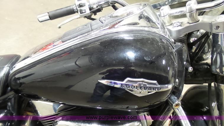 image for item AO9867 2005 Suzuki VL1500 boulevard motorcycle