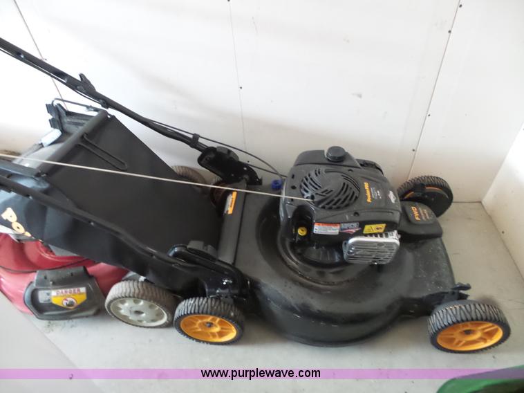 (2) push lawn mowers in Topeka, KS Item BE9833 sold Purple Wave