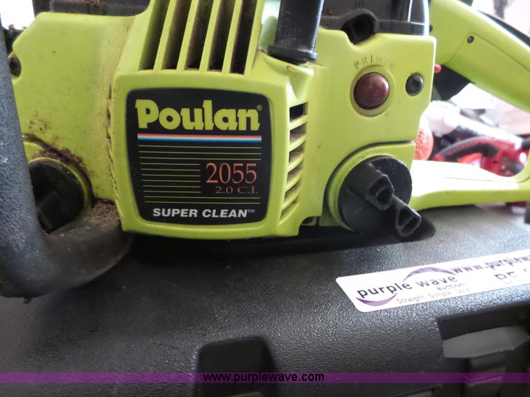 Poulan 2055 chainsaw in Topeka, KS 