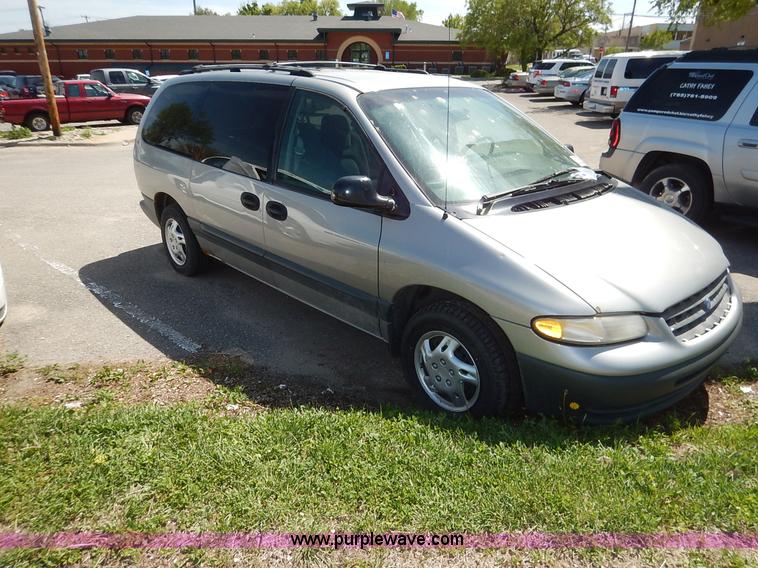 image for item J3924 1996 Plymouth Grand Voyager van