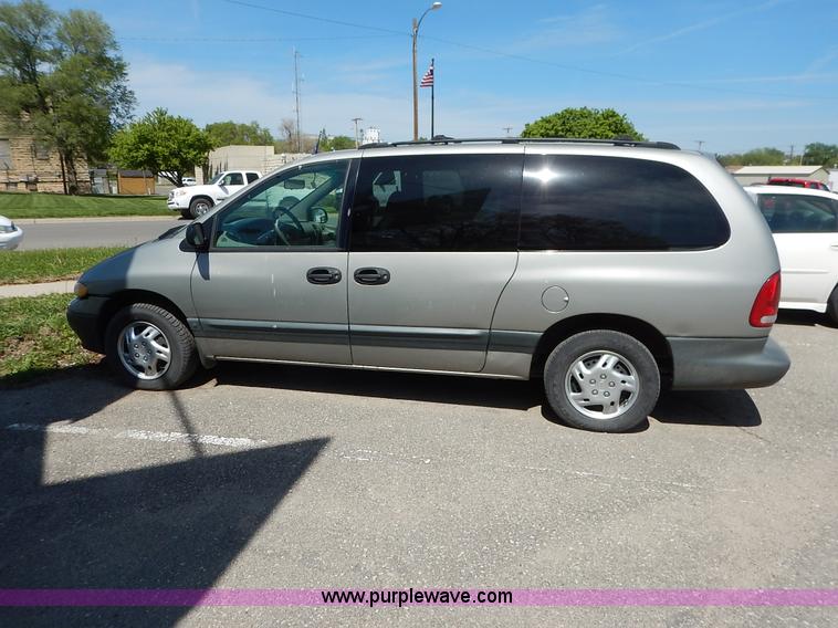 image for item J3924 1996 Plymouth Grand Voyager van