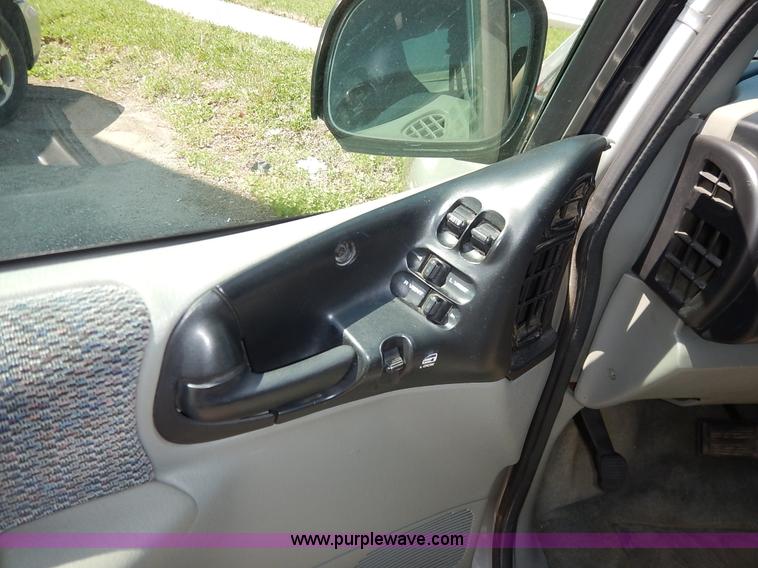 image for item J3924 1996 Plymouth Grand Voyager van