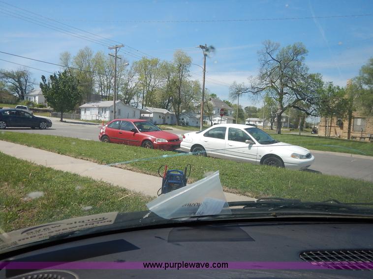 image for item J3924 1996 Plymouth Grand Voyager van