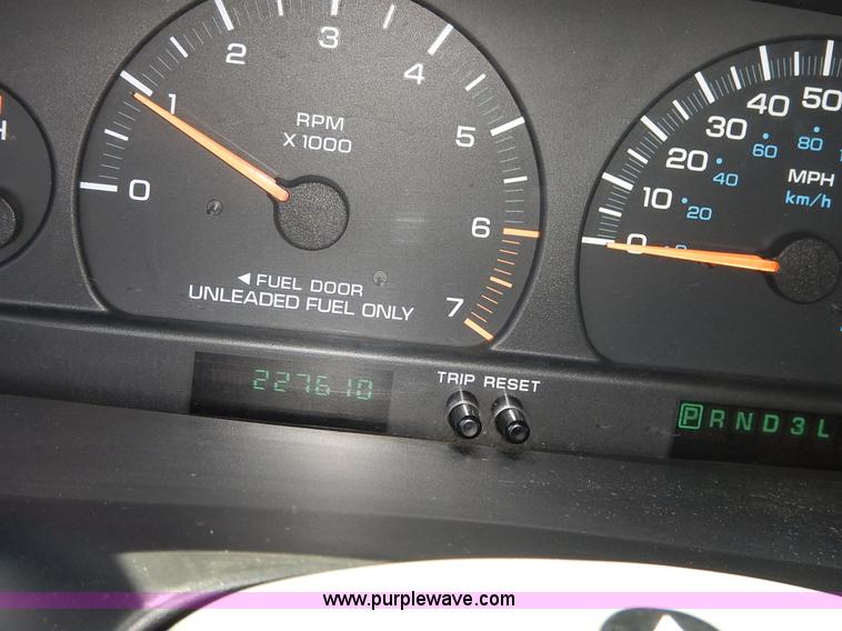 image for item J3924 1996 Plymouth Grand Voyager van