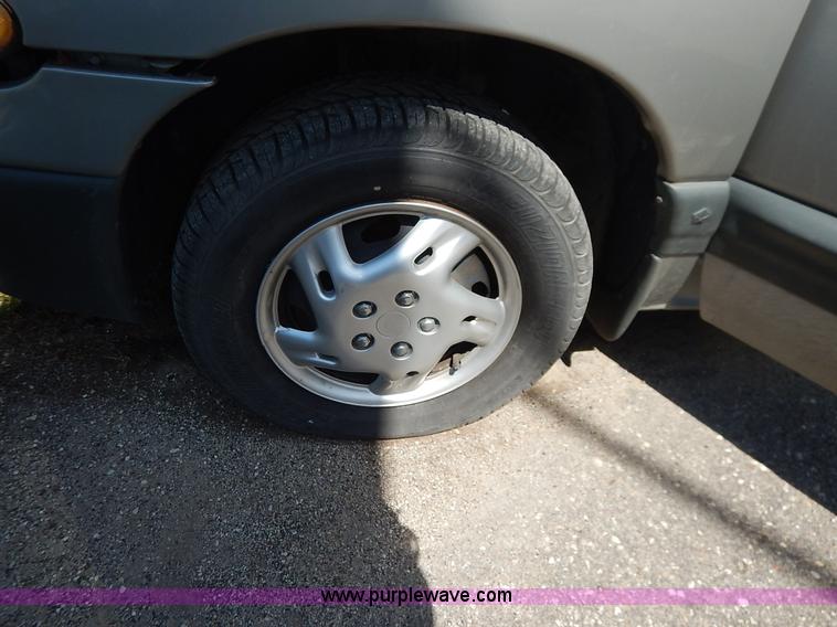 image for item J3924 1996 Plymouth Grand Voyager van