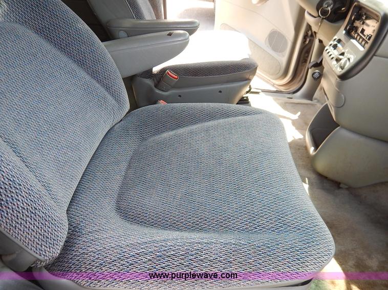 image for item J3924 1996 Plymouth Grand Voyager van