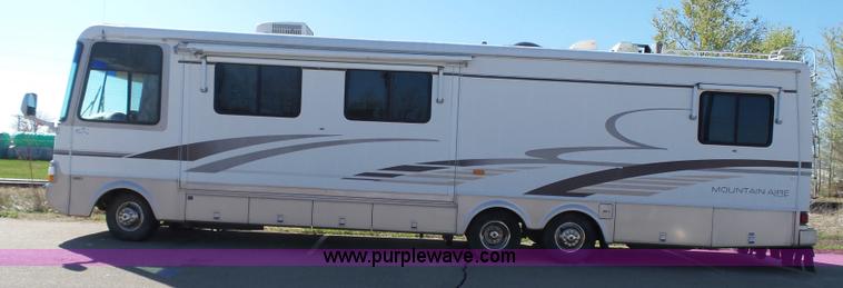 image for item J4200 1997 Ford Mountain Aire RV