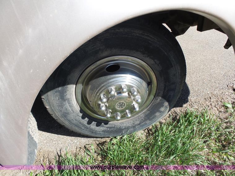 image for item J4200 1997 Ford Mountain Aire RV