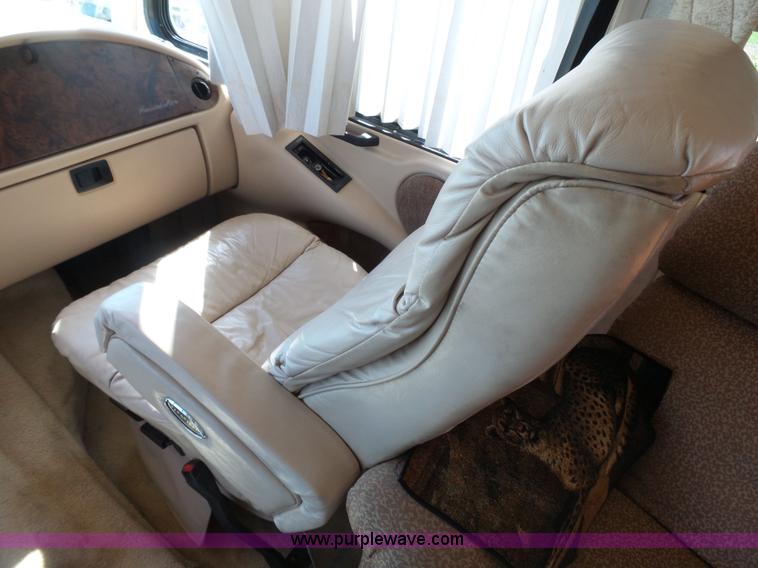 image for item J4200 1997 Ford Mountain Aire RV