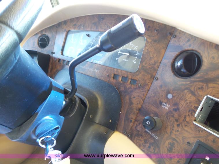 image for item J4200 1997 Ford Mountain Aire RV