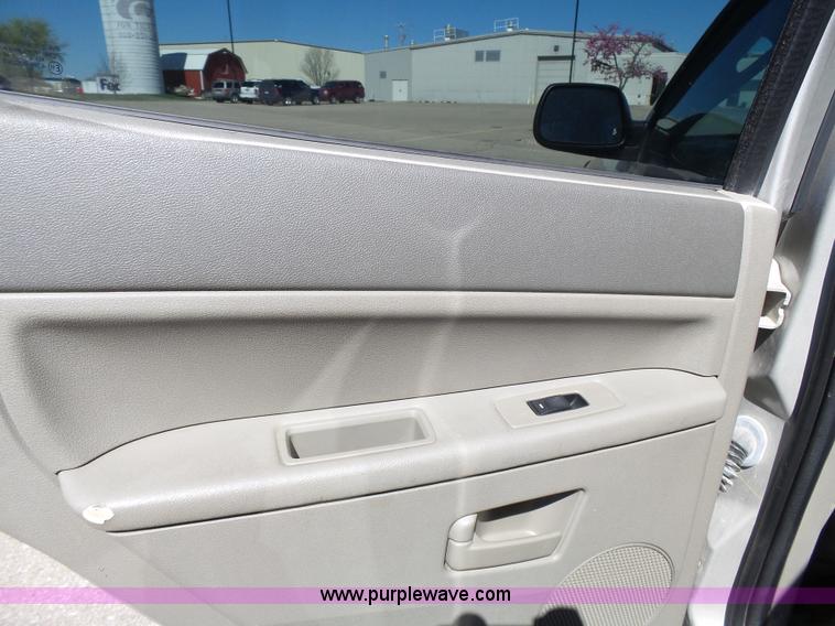 image for item J4202 2006 Jeep Grand Cherokee SUV