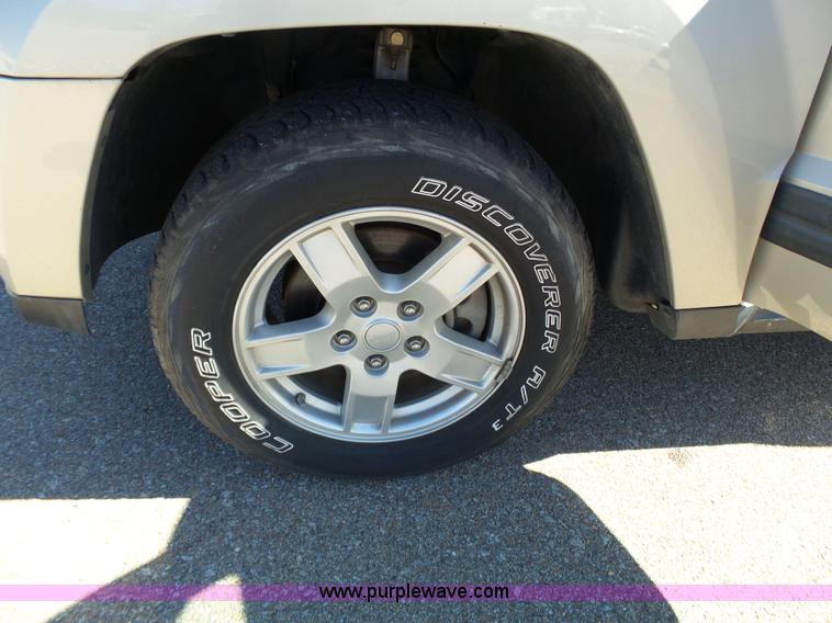 image for item J4202 2006 Jeep Grand Cherokee SUV