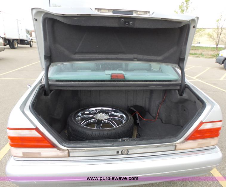 image for item J4203 1997 Mercedes Benz S500