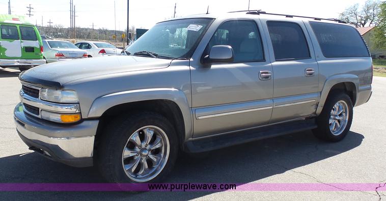 image for item J4205 2002 Chevrolet Suburban 1500 SUV