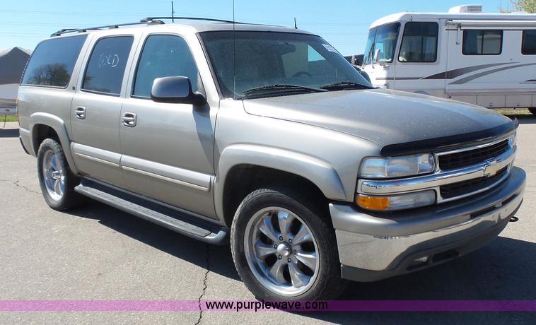 image for item J4205 2002 Chevrolet Suburban 1500 SUV