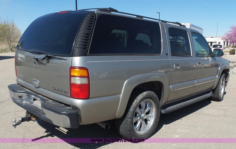 image for item J4205 2002 Chevrolet Suburban 1500 SUV