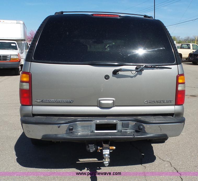 image for item J4205 2002 Chevrolet Suburban 1500 SUV