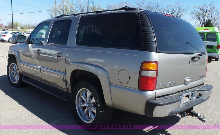 image for item J4205 2002 Chevrolet Suburban 1500 SUV