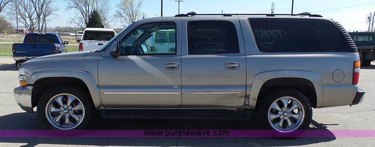 image for item J4205 2002 Chevrolet Suburban 1500 SUV