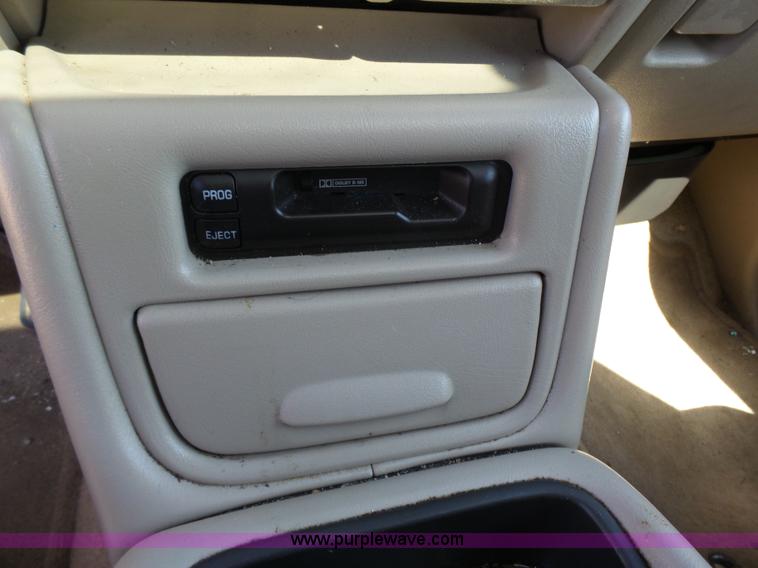 image for item J4205 2002 Chevrolet Suburban 1500 SUV