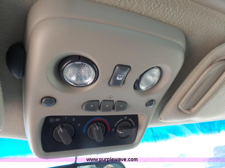 image for item J4205 2002 Chevrolet Suburban 1500 SUV