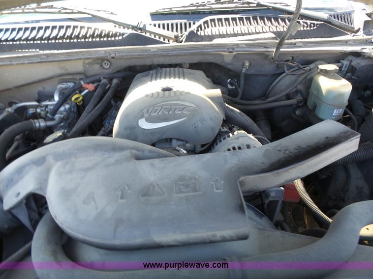 image for item J4205 2002 Chevrolet Suburban 1500 SUV