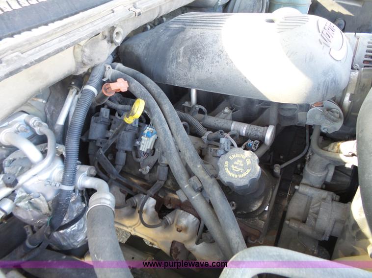 image for item J4205 2002 Chevrolet Suburban 1500 SUV