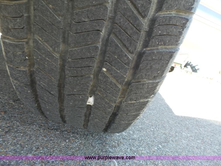 image for item J4205 2002 Chevrolet Suburban 1500 SUV