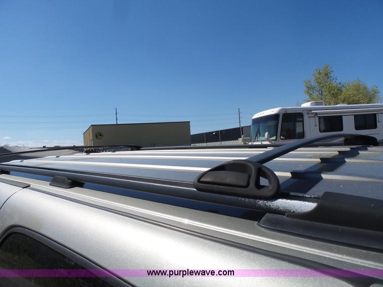 image for item J4205 2002 Chevrolet Suburban 1500 SUV