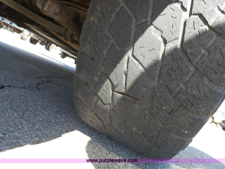 image for item J4205 2002 Chevrolet Suburban 1500 SUV