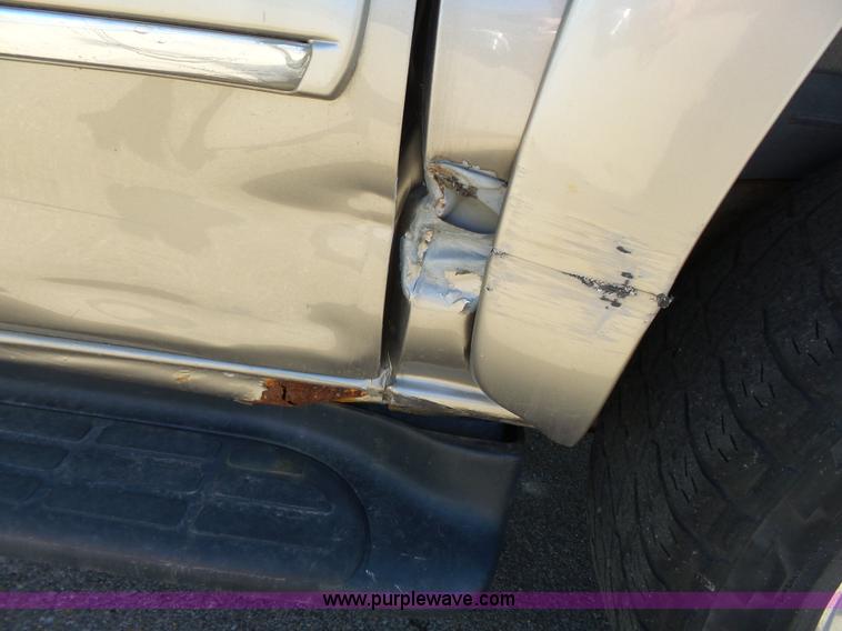 image for item J4205 2002 Chevrolet Suburban 1500 SUV