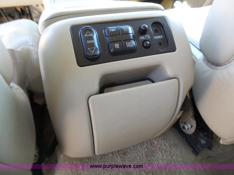 image for item J4205 2002 Chevrolet Suburban 1500 SUV