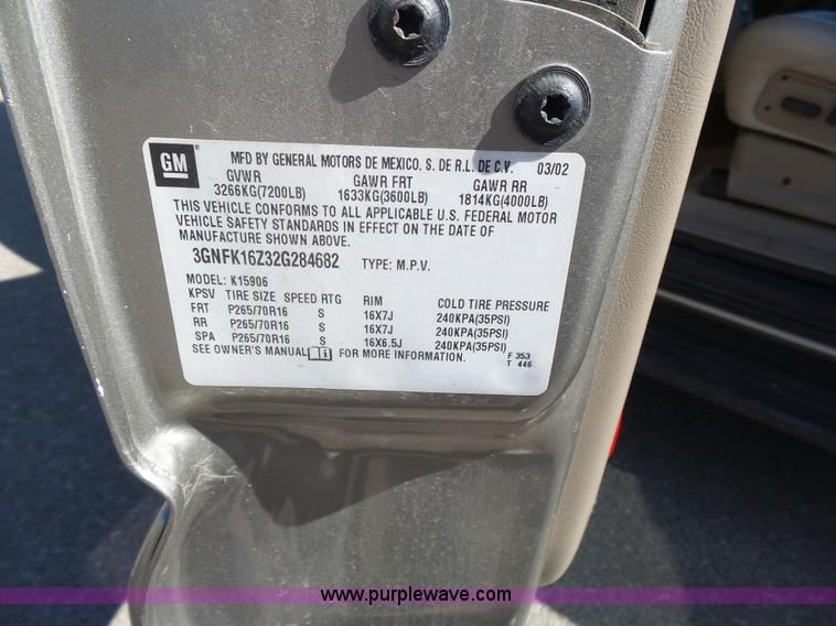 image for item J4205 2002 Chevrolet Suburban 1500 SUV