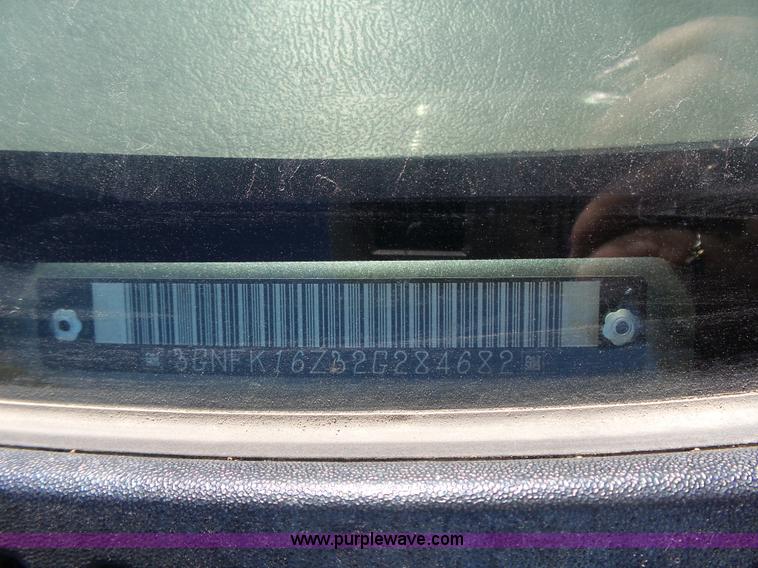 image for item J4205 2002 Chevrolet Suburban 1500 SUV