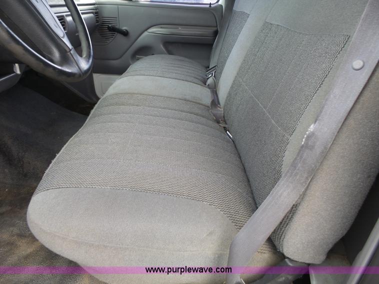 image for item J4206 1997 Ford F350 XL box truck