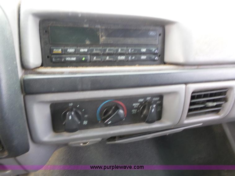 image for item J4206 1997 Ford F350 XL box truck