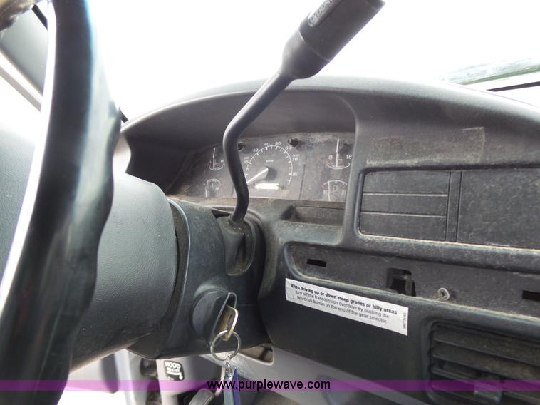 image for item J4206 1997 Ford F350 XL box truck