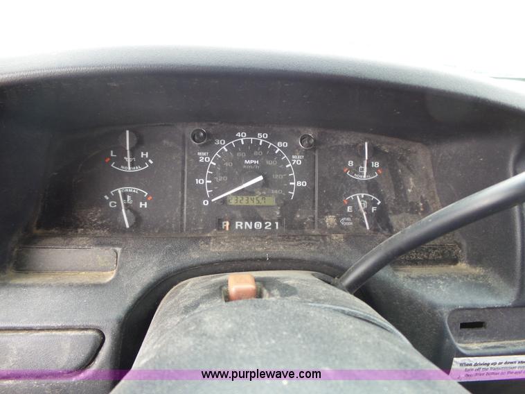 image for item J4206 1997 Ford F350 XL box truck