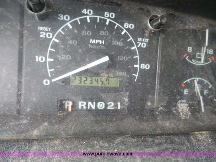 image for item J4206 1997 Ford F350 XL box truck