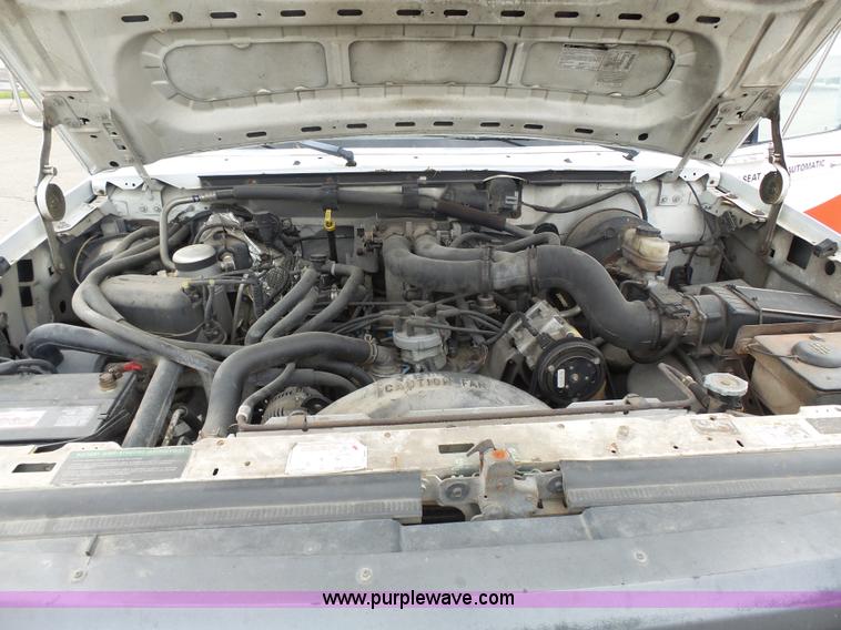 image for item J4206 1997 Ford F350 XL box truck