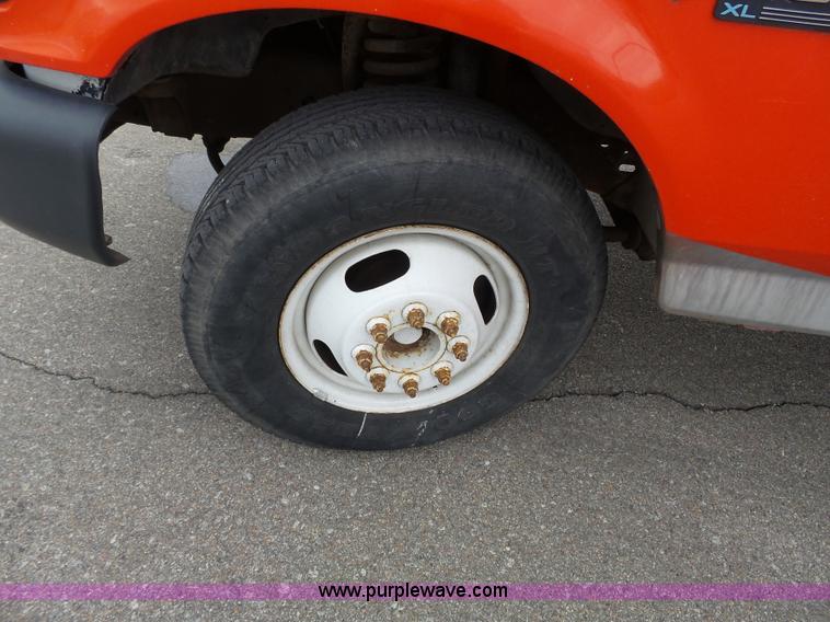 image for item J4206 1997 Ford F350 XL box truck