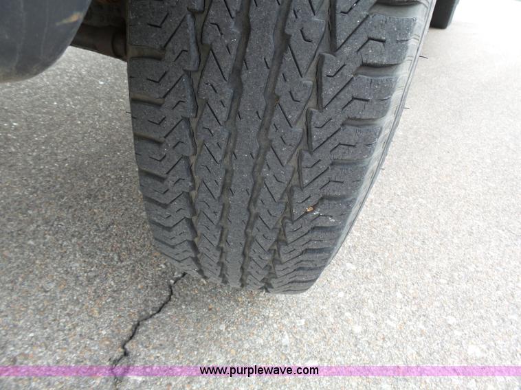 image for item J4206 1997 Ford F350 XL box truck