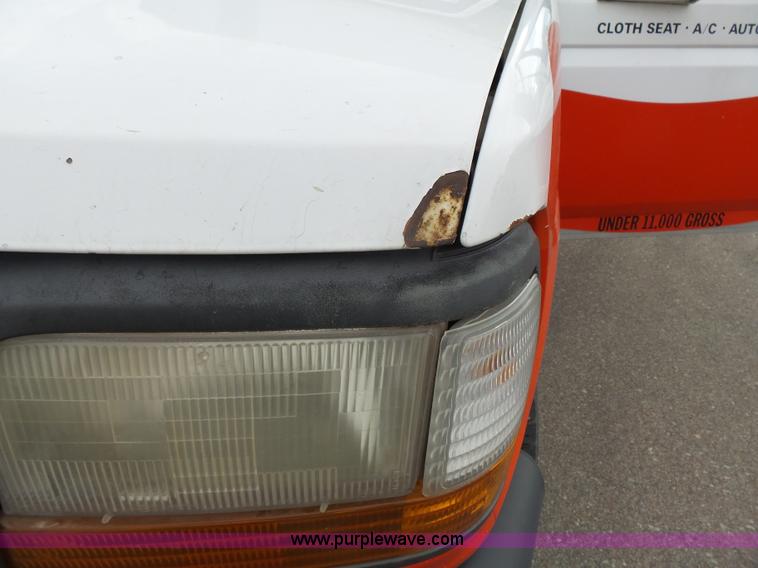 image for item J4206 1997 Ford F350 XL box truck